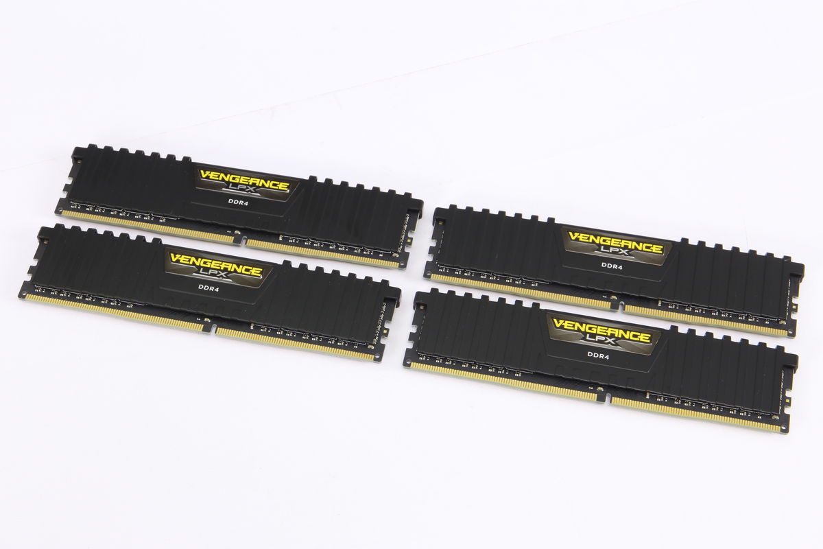 2024年07月22日に一心堂が買取したCorsair VENGEANCE LPX DDR4メモリ CMK32GX4M4B3200C16 ×４枚組の画像