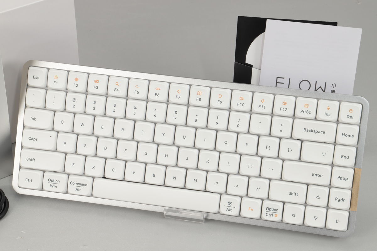 2026年10月19日に買取させていただいたLofree Flow84　ホワイトの画像